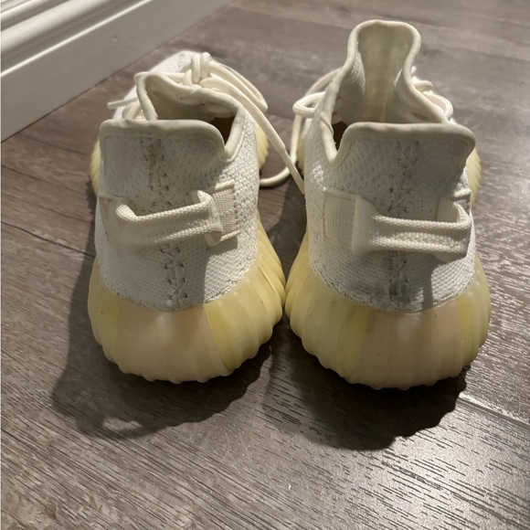 Authentic Adidas Yeezy Boost 350 V2 6.5Sz in Triple white - Picture 4 of 7